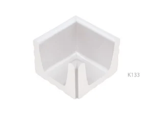 Фарфоровый угловой элемент переливного лотка Serapool K133 для внутреннего перелива бассейна.